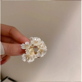 Fashion White Shell Flower Pearl Hoop Earrings for Women Korean Elegant Temperament Zircon Earrings Jewelry